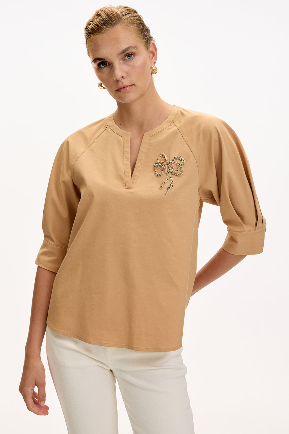 V Yaka İşlemeli Kısa Kollu Regular Camel Bluz