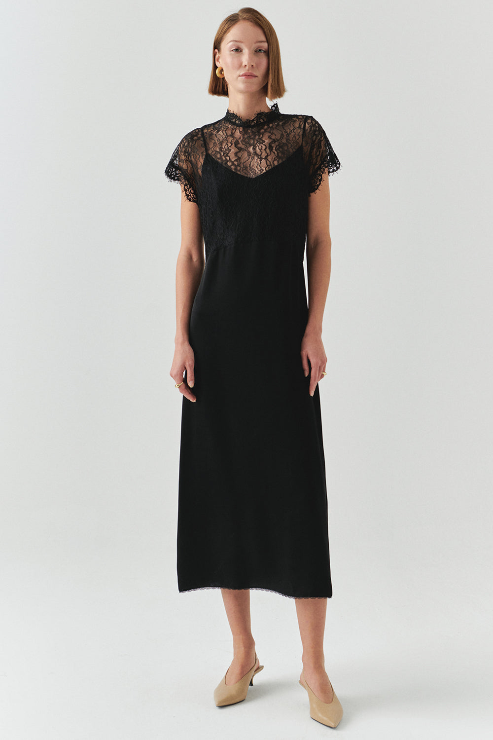 Dantel Detaylı Kısa Kollu Regular Saten Midi Siyah Elbise