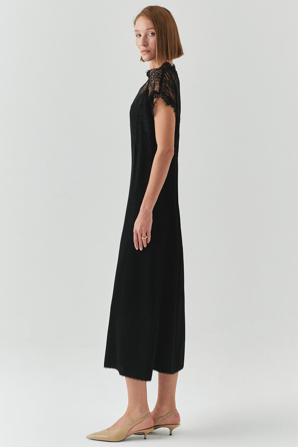 Dantel Detaylı Kısa Kollu Regular Saten Midi Siyah Elbise