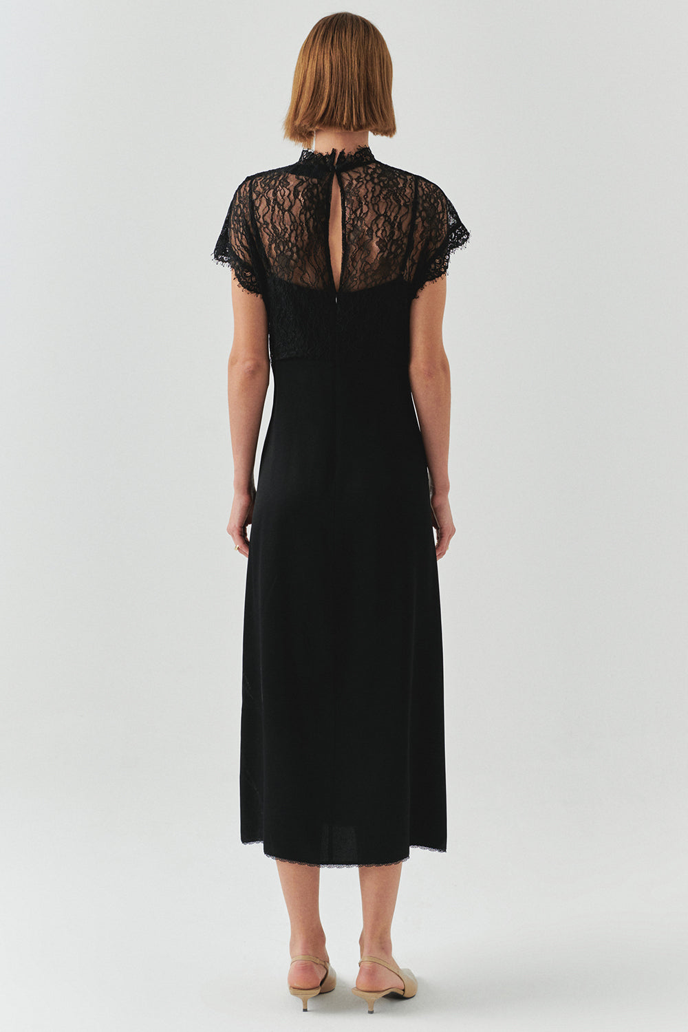 Dantel Detaylı Kısa Kollu Regular Saten Midi Siyah Elbise