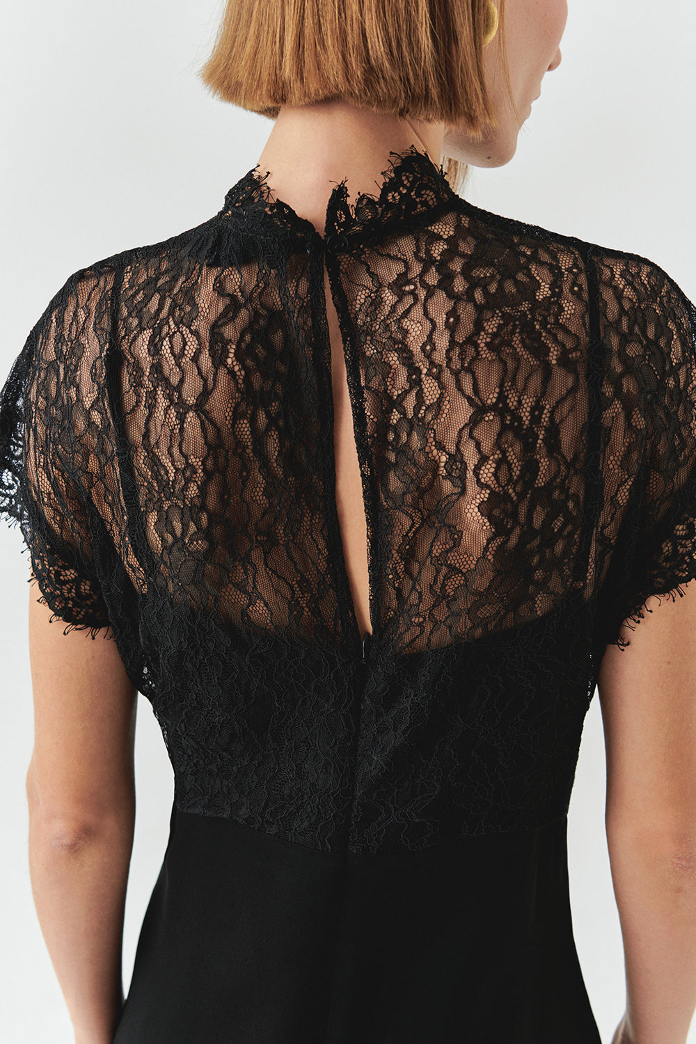 Dantel Detaylı Kısa Kollu Regular Saten Midi Siyah Elbise