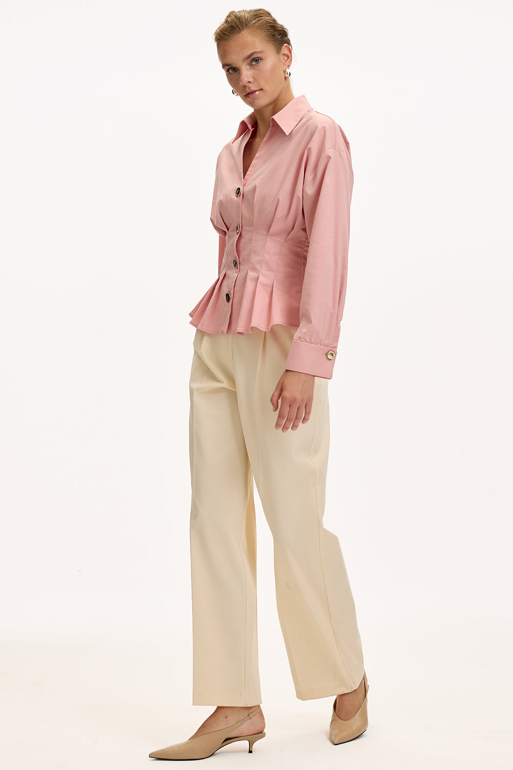 Uzun Kollu Bele Oturan Pileli Poplin Gömlek