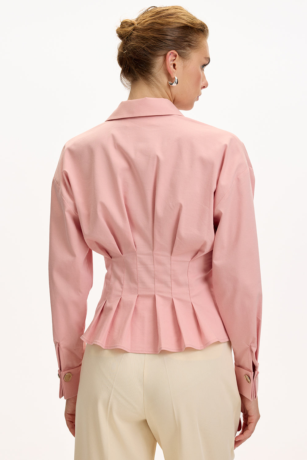 Uzun Kollu Bele Oturan Pileli Poplin Gömlek