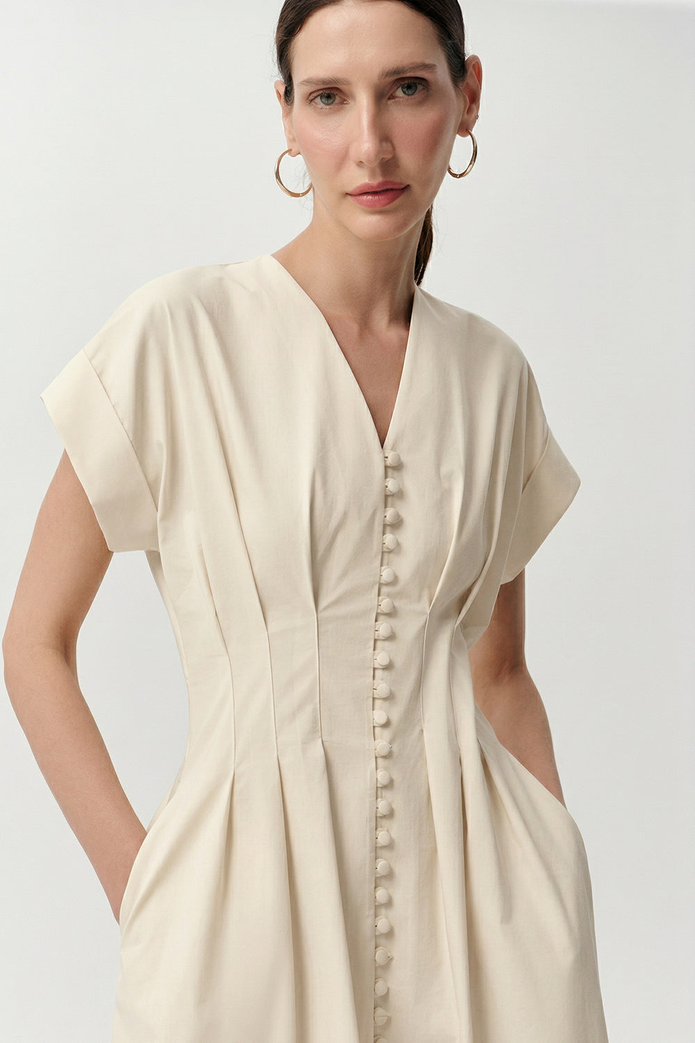 V Yaka Kısa Kollu Düğmeli Regular Midi Kemik Elbise