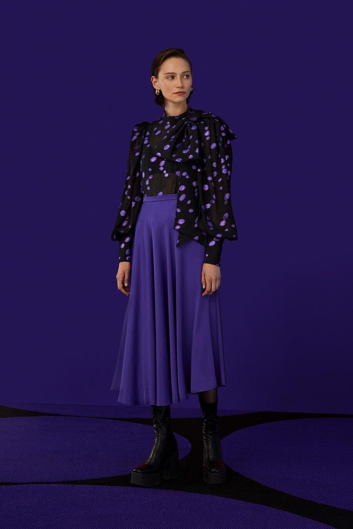 Yakası Çıkarılabilir Aksesuarlı Metalik Bluz