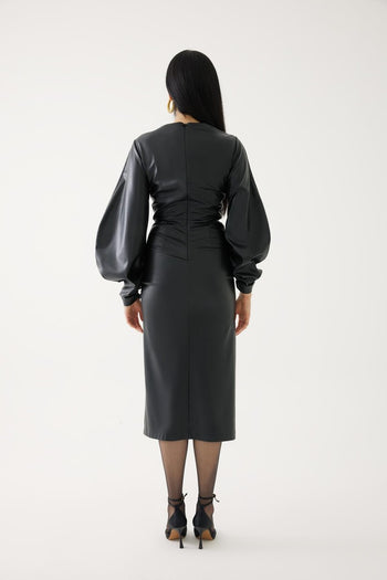 Büzgü Detaylı Deri Elbise