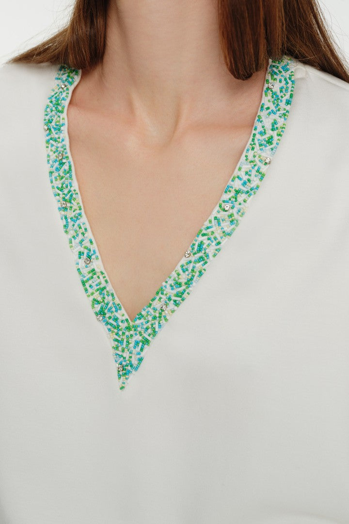 İşlemeli V Yaka Balon Kol Tişört