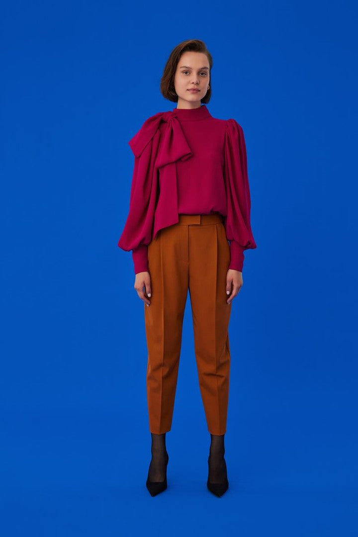 Çıkarılabilir Aksesuarlı Dik Yakalı Bluz