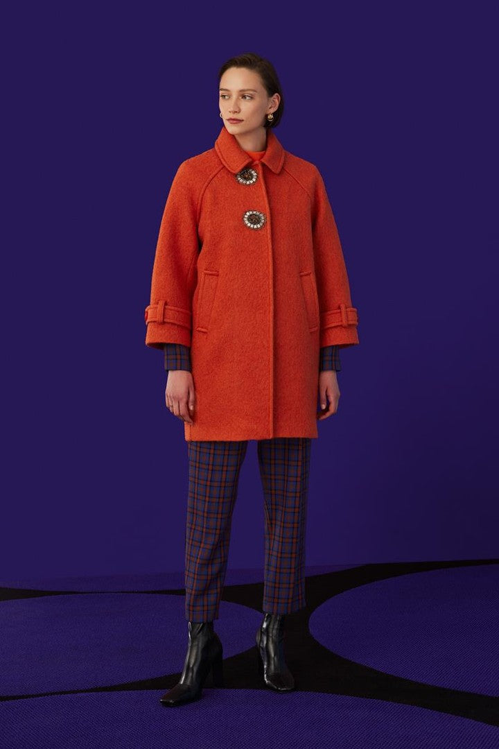 Yünlü Taşlı Düğmeli Manto