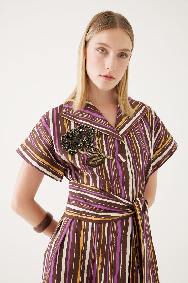 Çiçek İşlemeli ve Belden Bağlamalı Elbise