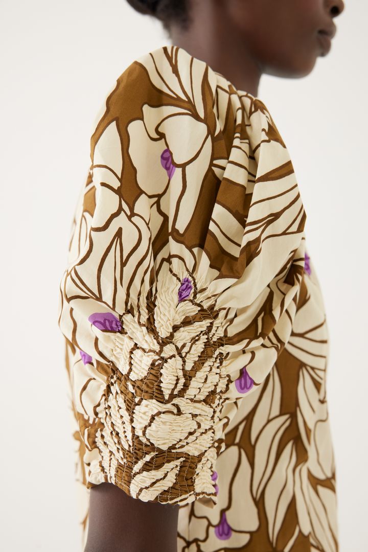 Kol Detaylı ve Çiçekli Gömlek Tasarımı