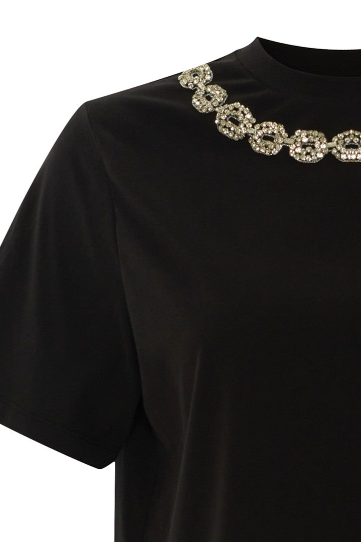 Yakası Taşlı ve Kısa Kollu Tişört