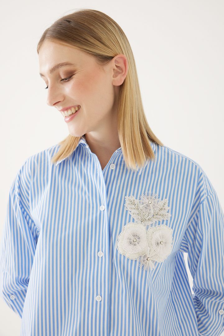 Çizgili ve Çiçek Motifli Klasik Gömlek