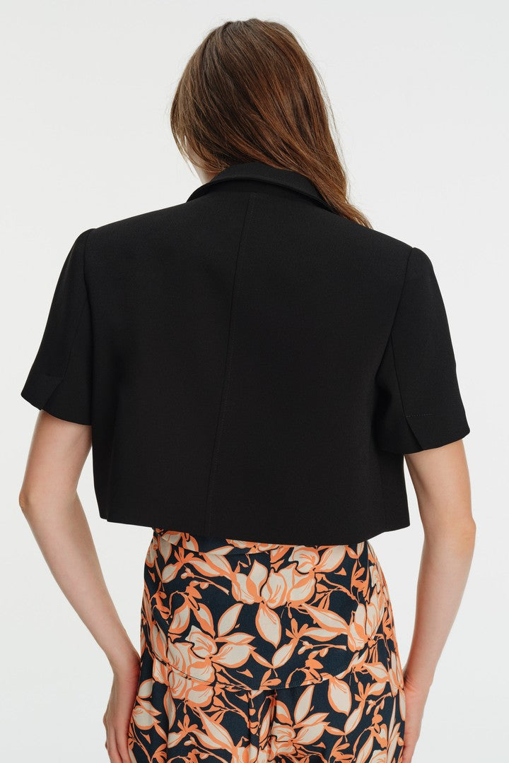 Tek Düğmeli Kısa Kol Crop Ceket