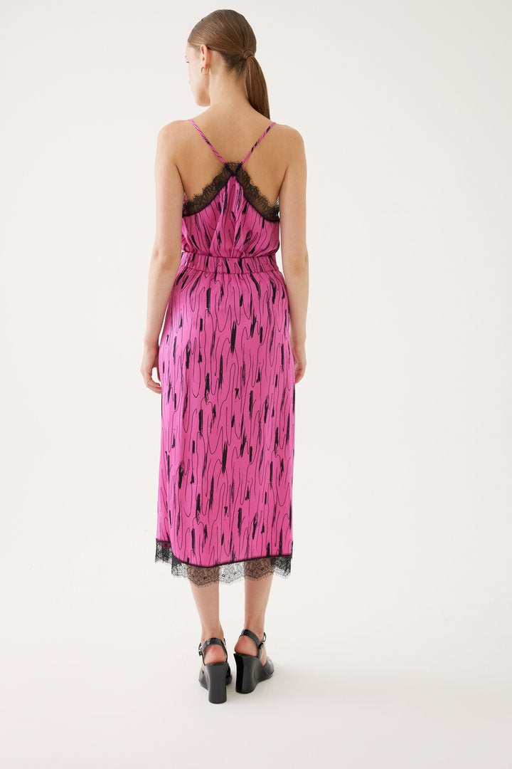 Yırtmaçlı ve Dantel Detaylı Etek Modeli