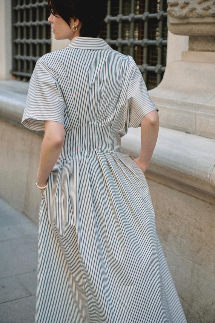 Çizgili Düğme Detaylı Midi Elbise