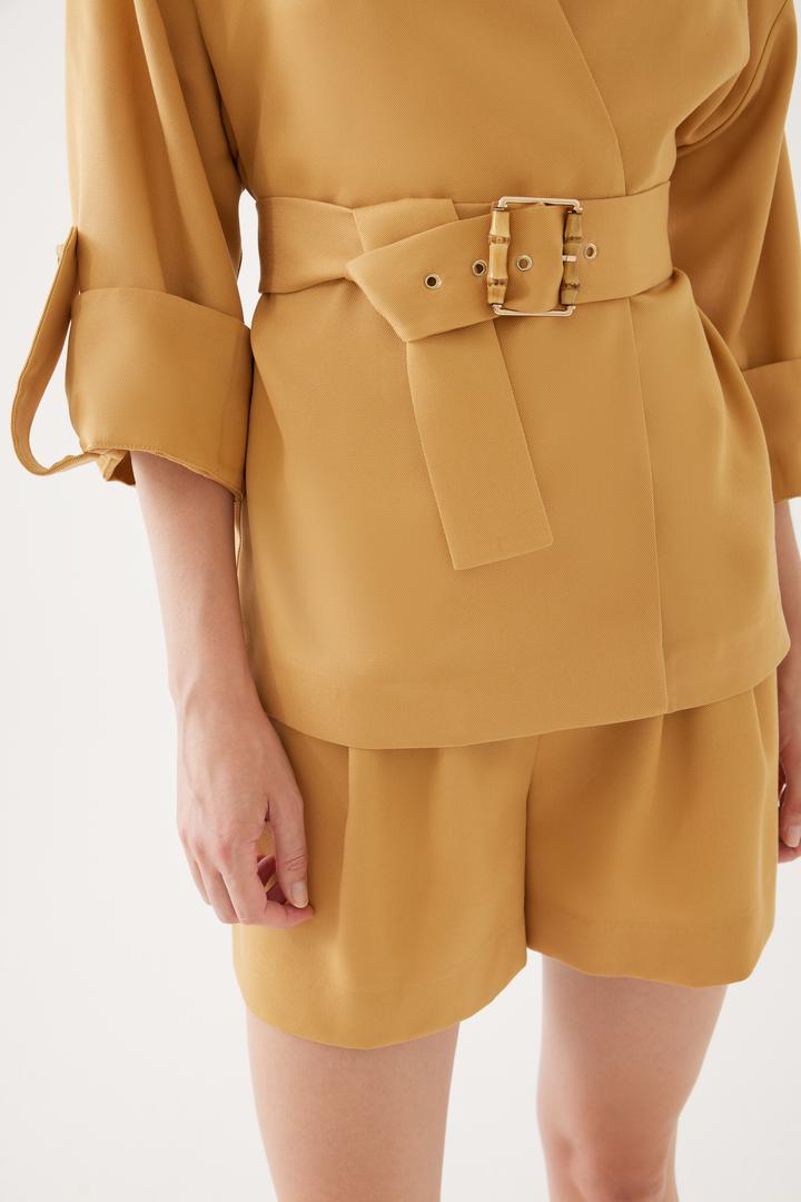 Kemer Detaylı Sarı Ceket