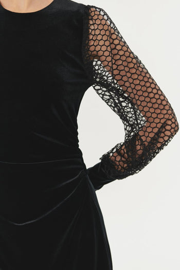 Likralı Dantel Kol Detaylı Midi Kadife Siyah Elbise