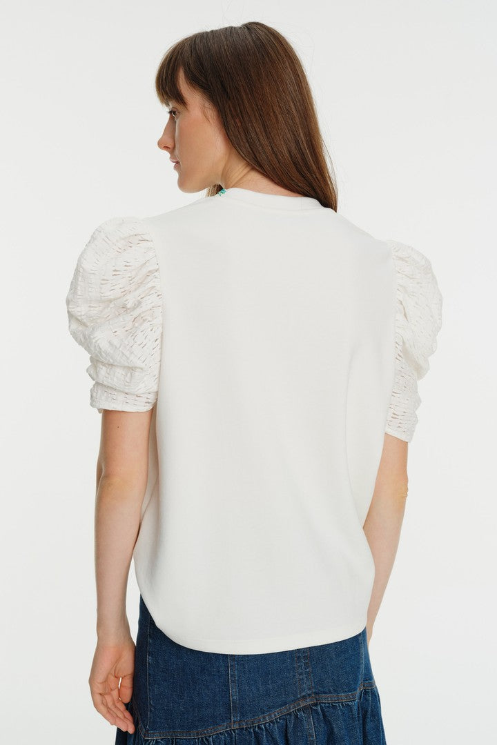 İşlemeli V Yaka Balon Kol Tişört