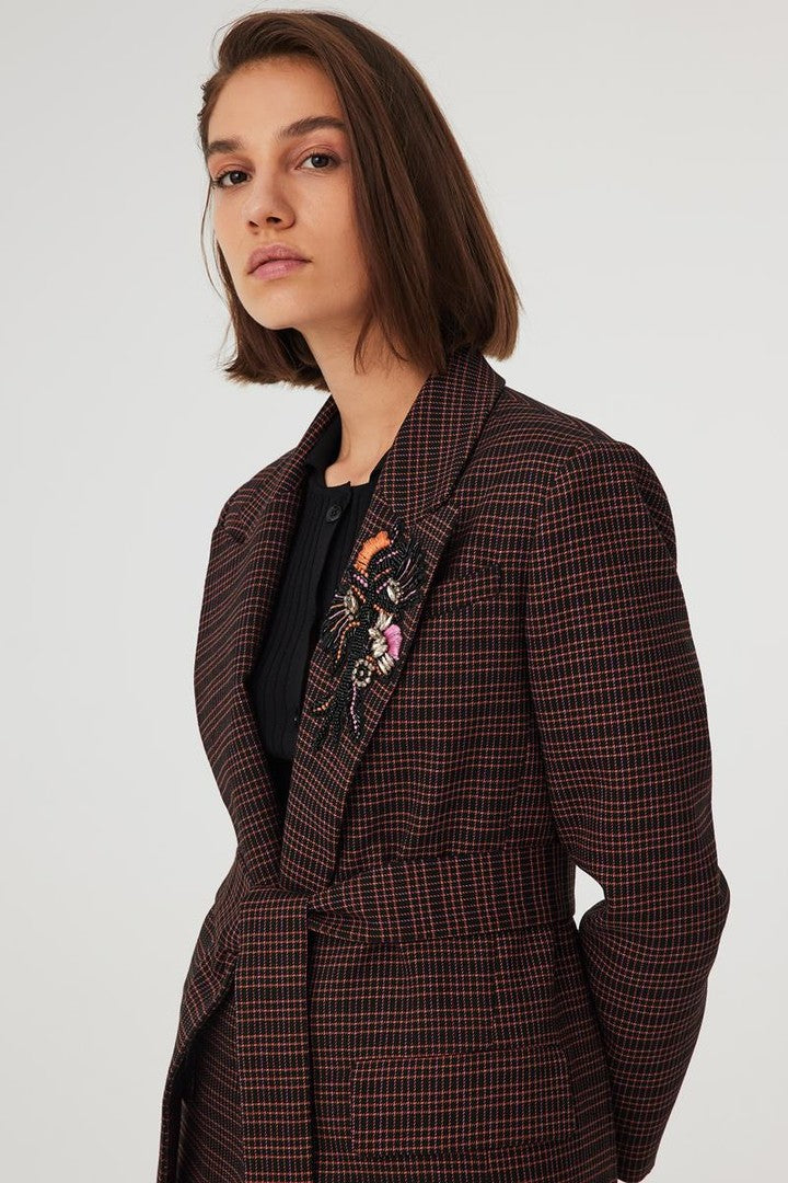 Beli Kuşaklı Nakış Detaylı Ceket