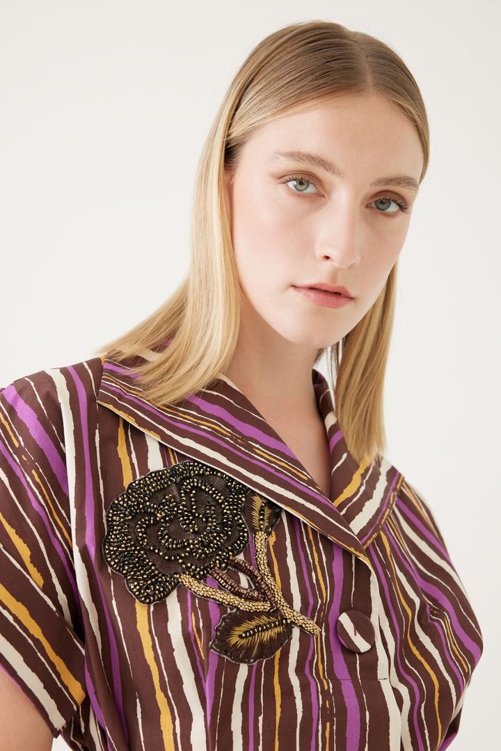 Çiçek İşlemeli ve Belden Bağlamalı Elbise