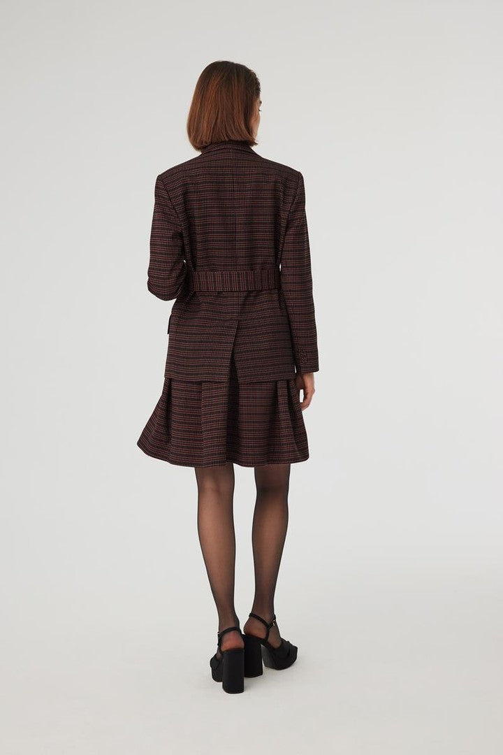 Beli Kuşaklı Nakış Detaylı Ceket