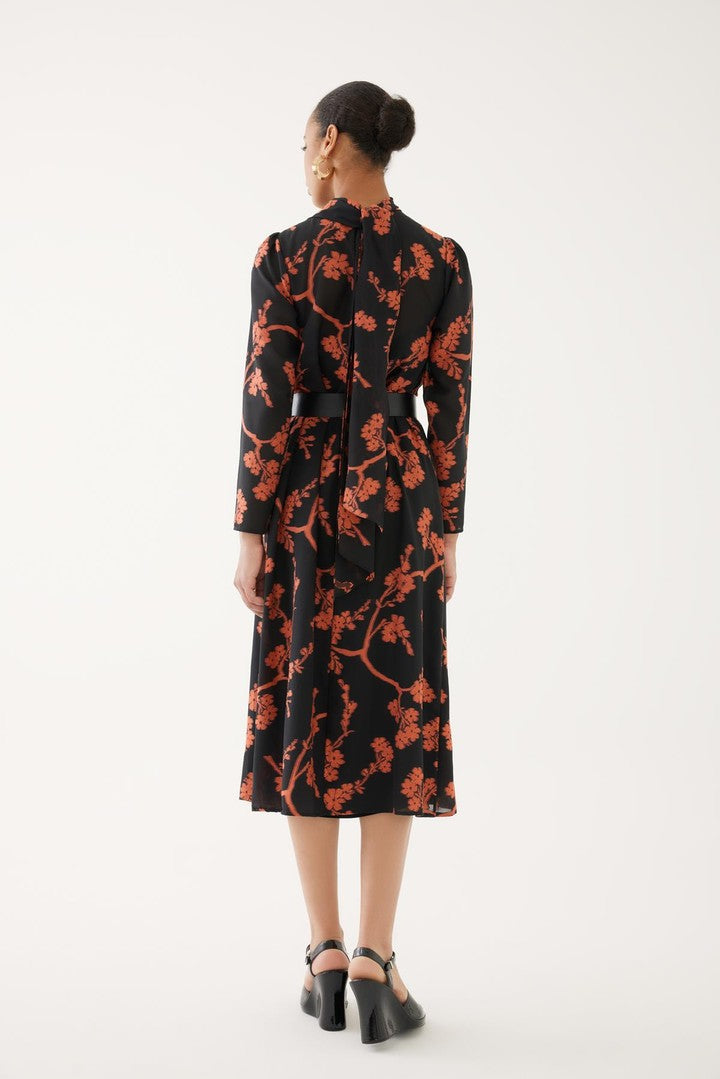 Turuncu Çiçekli Siyah Elbise