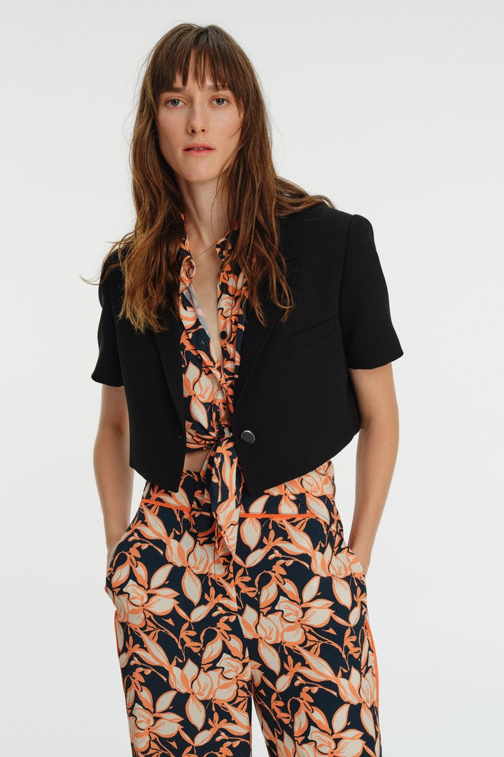 Tek Düğmeli Kısa Kol Crop Ceket