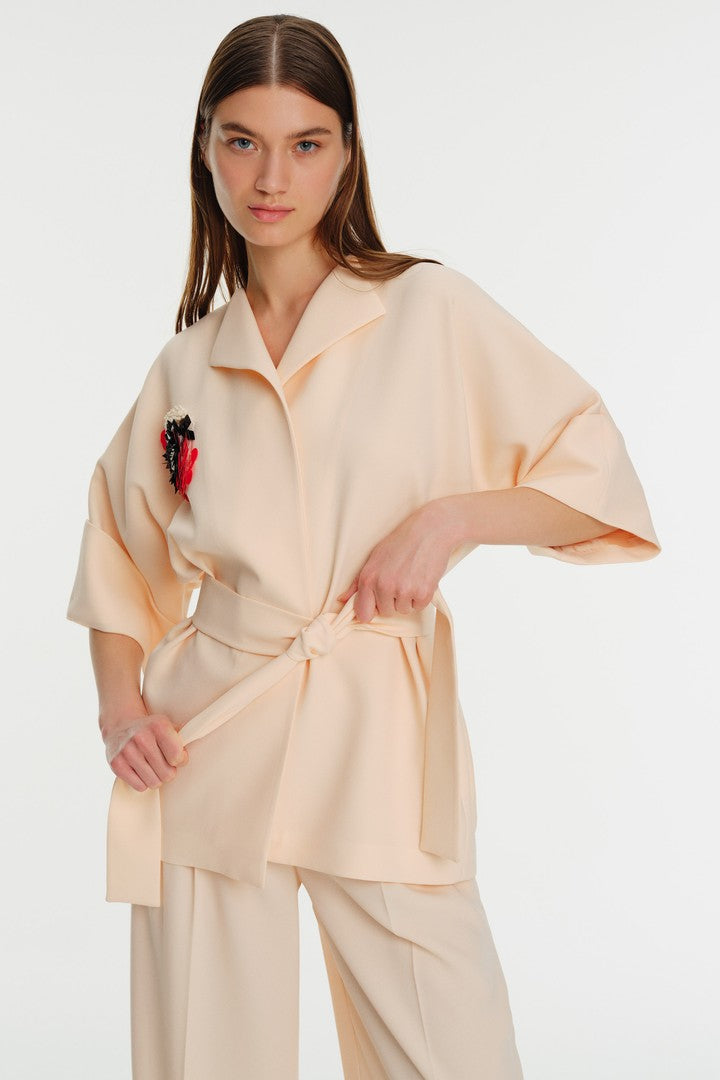 Kuşaklı İşlemeli Rahat Kesim Kısa Kol Crep Ceket