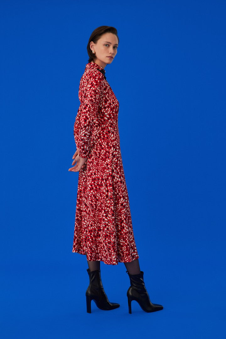 Yakası İşleme Detaylı Midi Elbise