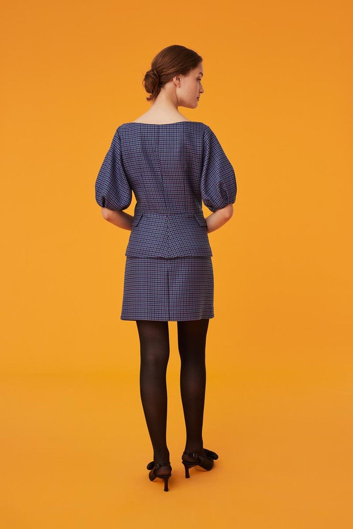 Kayık Yakalı Taşlı Düğme Detaylı Ceket