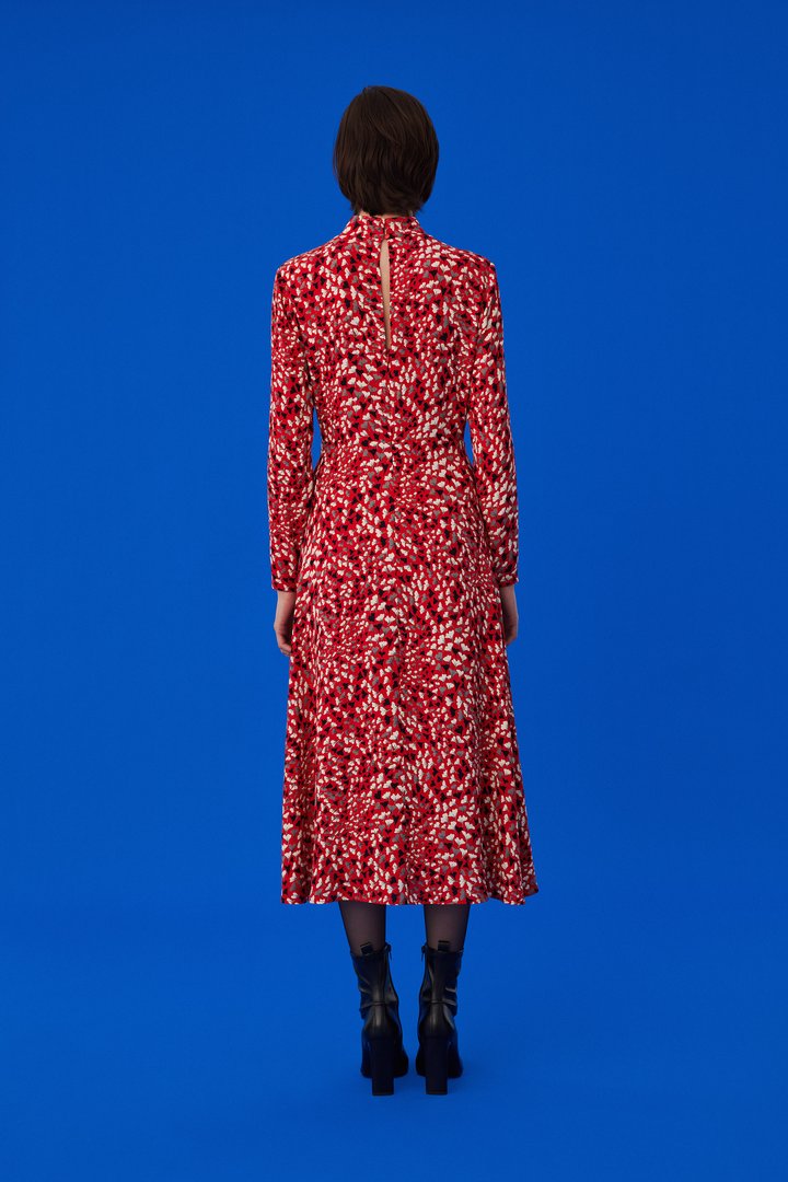 Yakası İşleme Detaylı Midi Elbise