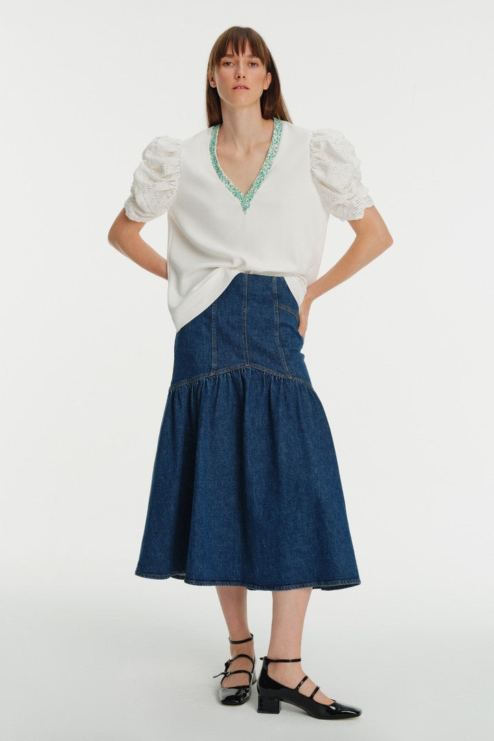 İşlemeli V Yaka Balon Kol Tişört