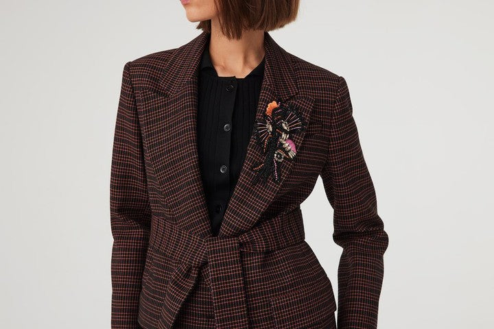 Beli Kuşaklı Nakış Detaylı Ceket