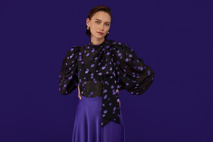 Yakası Çıkarılabilir Aksesuarlı Metalik Bluz