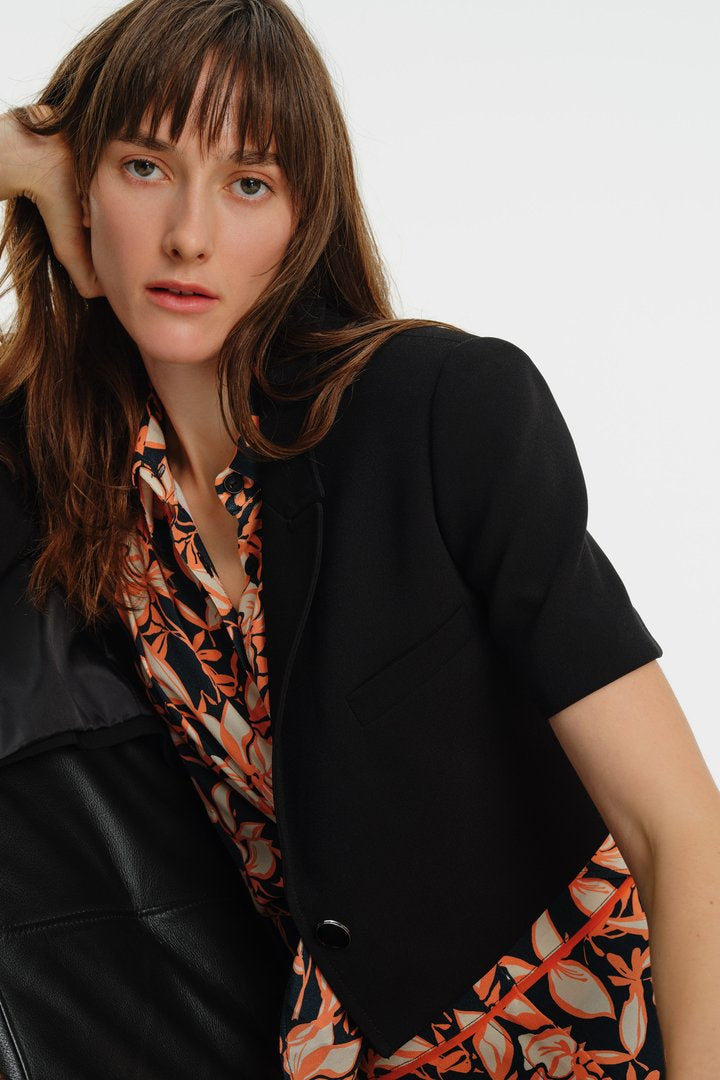 Tek Düğmeli Kısa Kol Crop Ceket