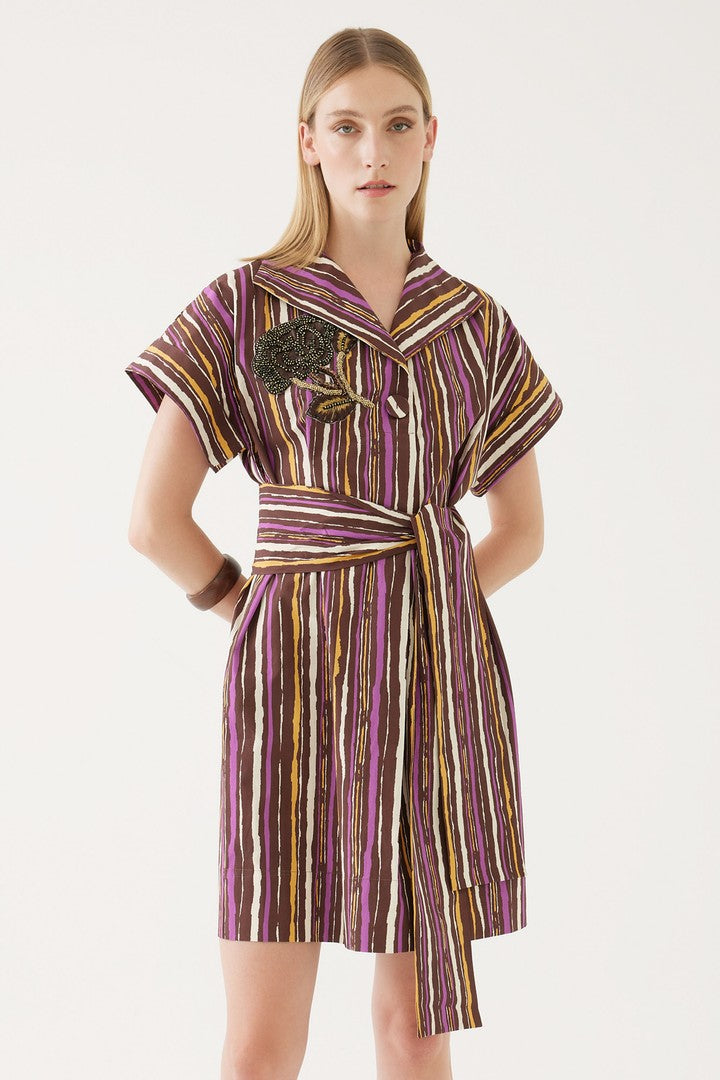 Çiçek İşlemeli ve Belden Bağlamalı Elbise