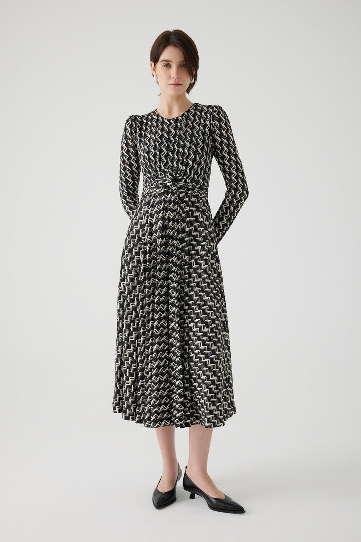 Geometrik Desenli Bağlama Detaylı Likralı Midi Örme Elbise