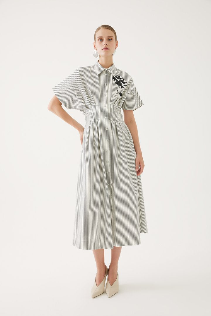 Çiçek İşlemeli ve Çizgili Elbise Tasarımı