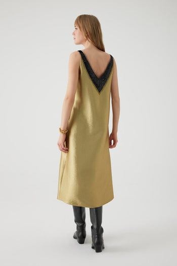 Saten Dantelli Payet Detaylı Rahat Kesim Gold Elbise