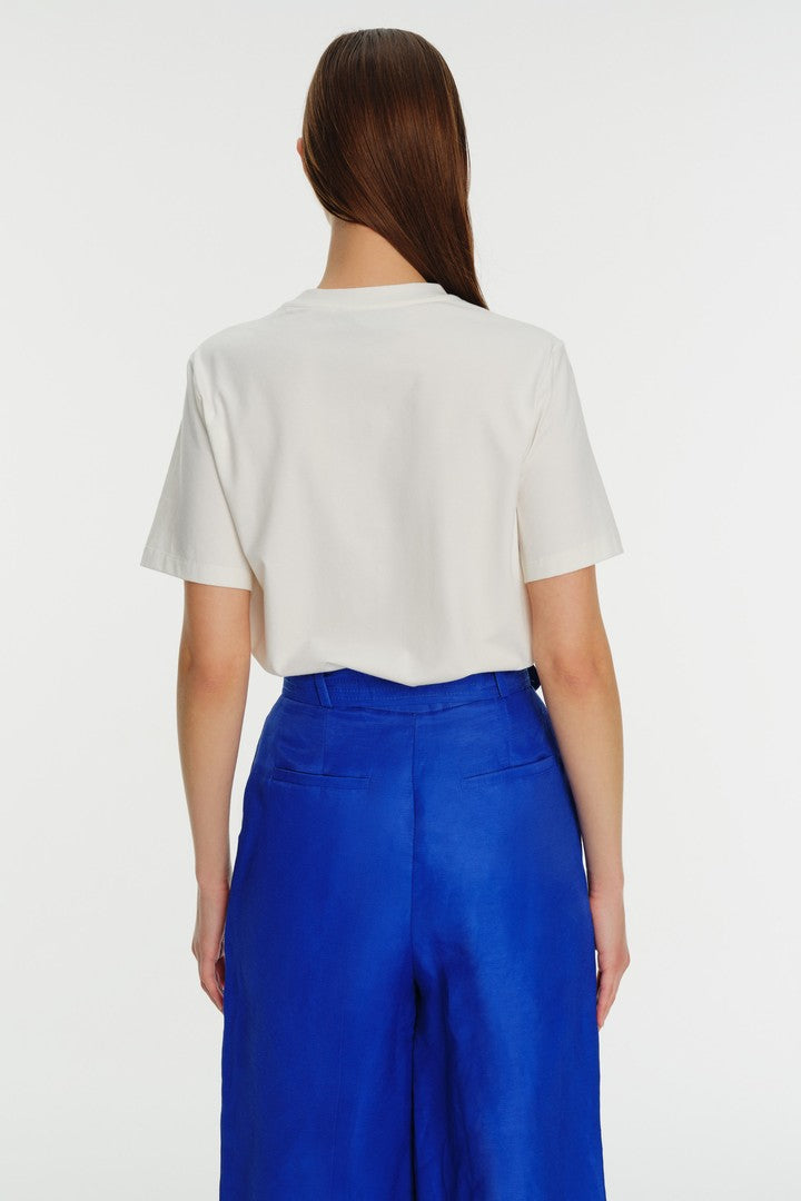 Bisiklet Yaka İşlemeli Organik Pamuk Tişört