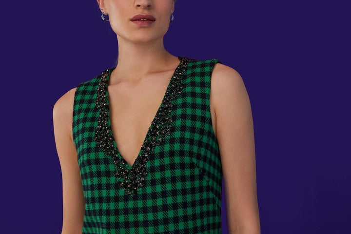 Ekoseli İşlemeli Mini Elbise