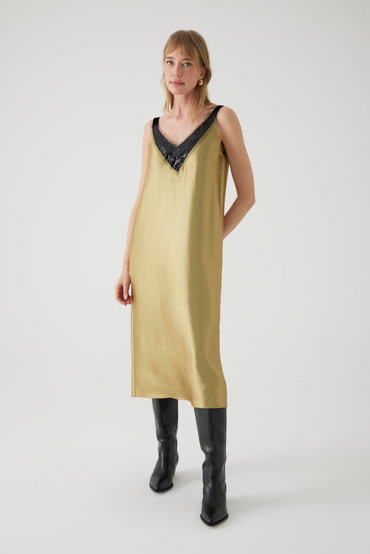 Saten Dantelli Payet Detaylı Rahat Kesim Gold Elbise