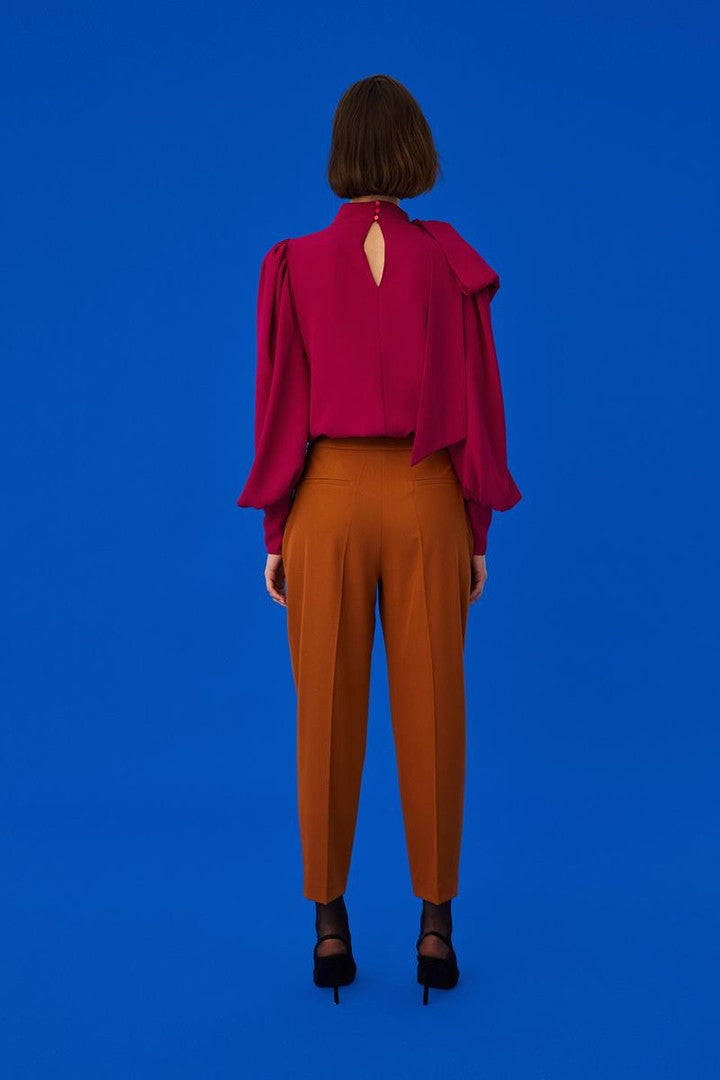 Çıkarılabilir Aksesuarlı Dik Yakalı Bluz