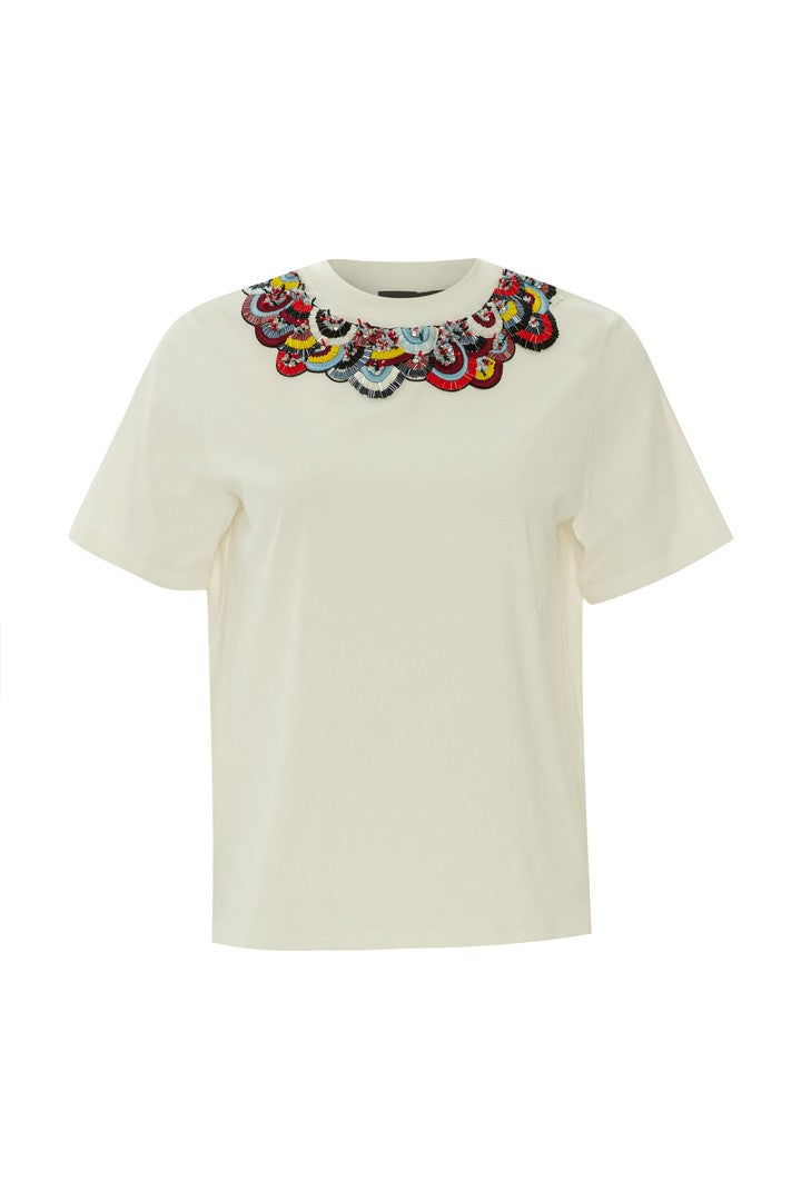 Kısa Kollu ve Yakası Dantelli Tişört Tasarımı