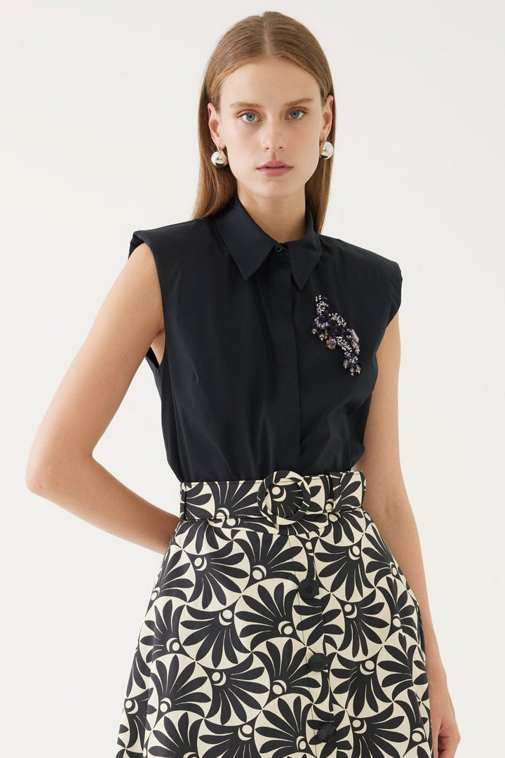 Sıfır Kollu ve Boncuk Detaylı Gömlek