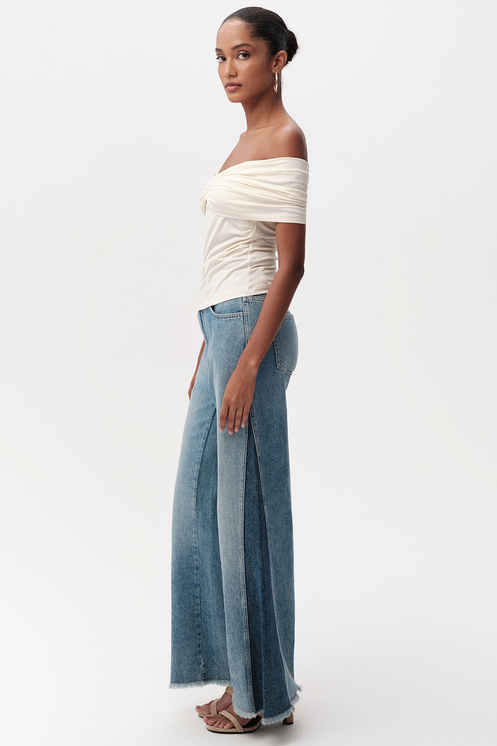 Omuzları Açık Metal Tokalı Slim Fit Örme Krem Bluz