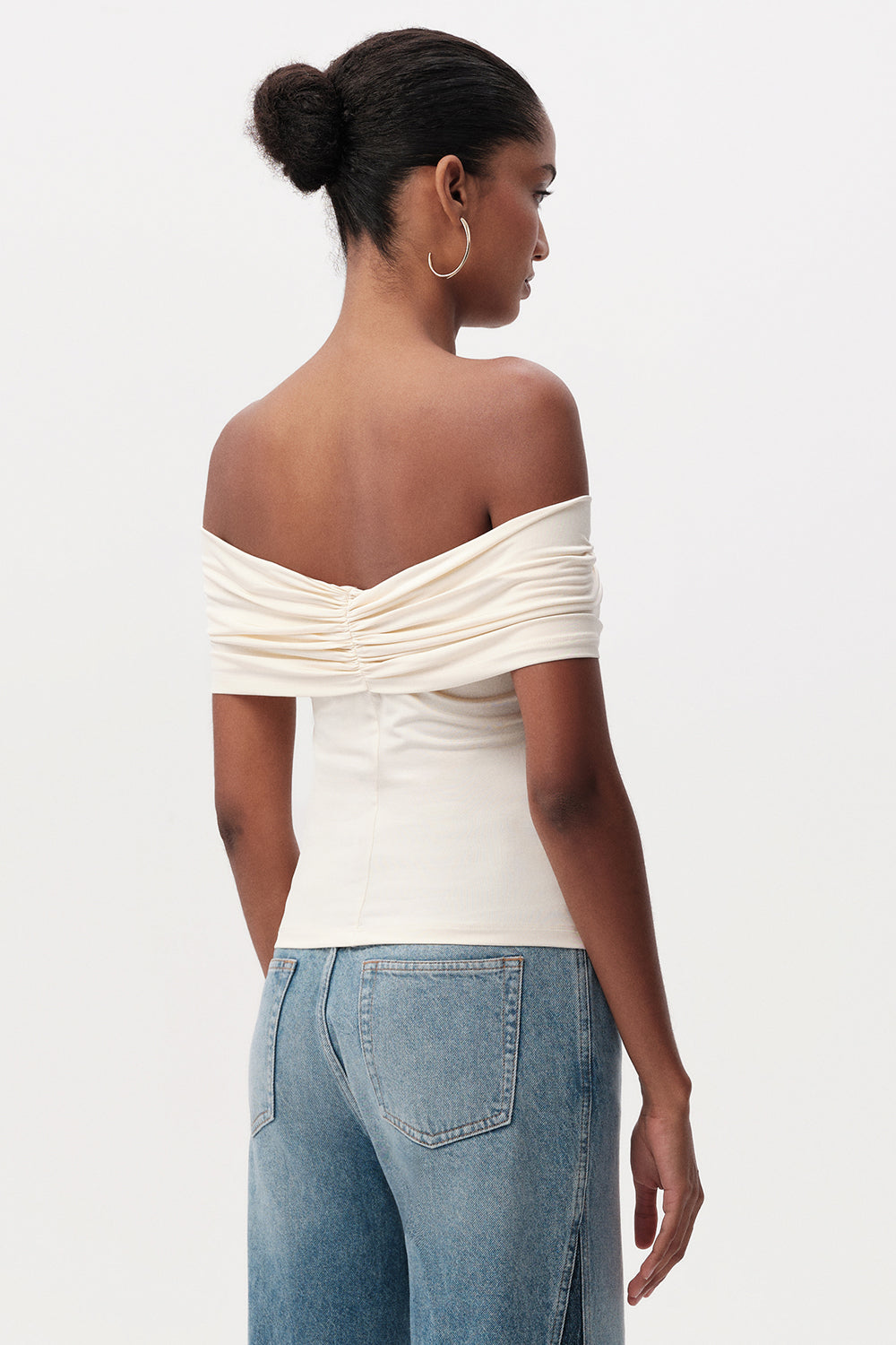 Omuzları Açık Metal Tokalı Slim Fit Örme Krem Bluz