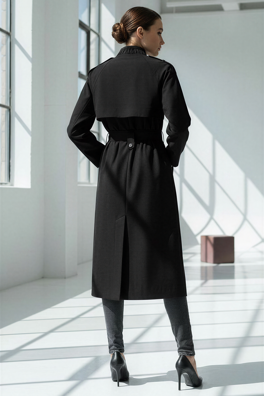 Taş İşlemeli Dik Yaka Kemerli Regular Trençkot