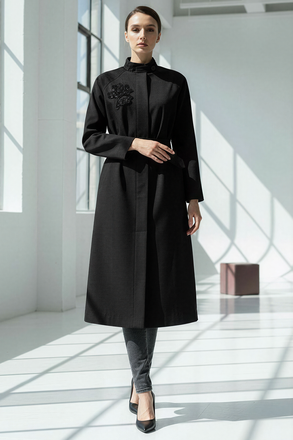 Taş İşlemeli Dik Yaka Kemerli Regular Trençkot